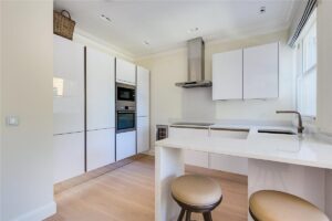 Cararra Quartz White Kitchen Countertop With Freestanding Bar Shadow Gap Legs Design 2